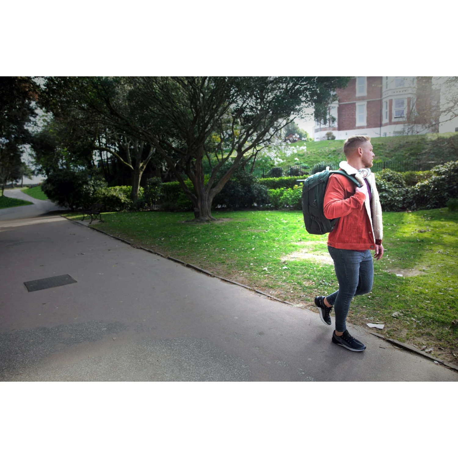 Osprey Nebula 32 Backpack - Silver Lining/Tunnel Vision Pop - Image 5