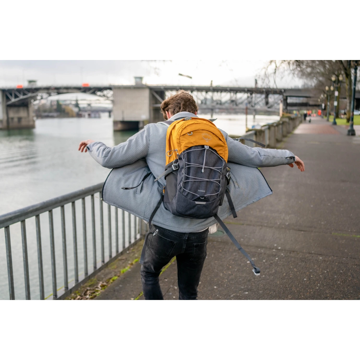 Osprey Quasar 26 Backpack - Black - Image 10