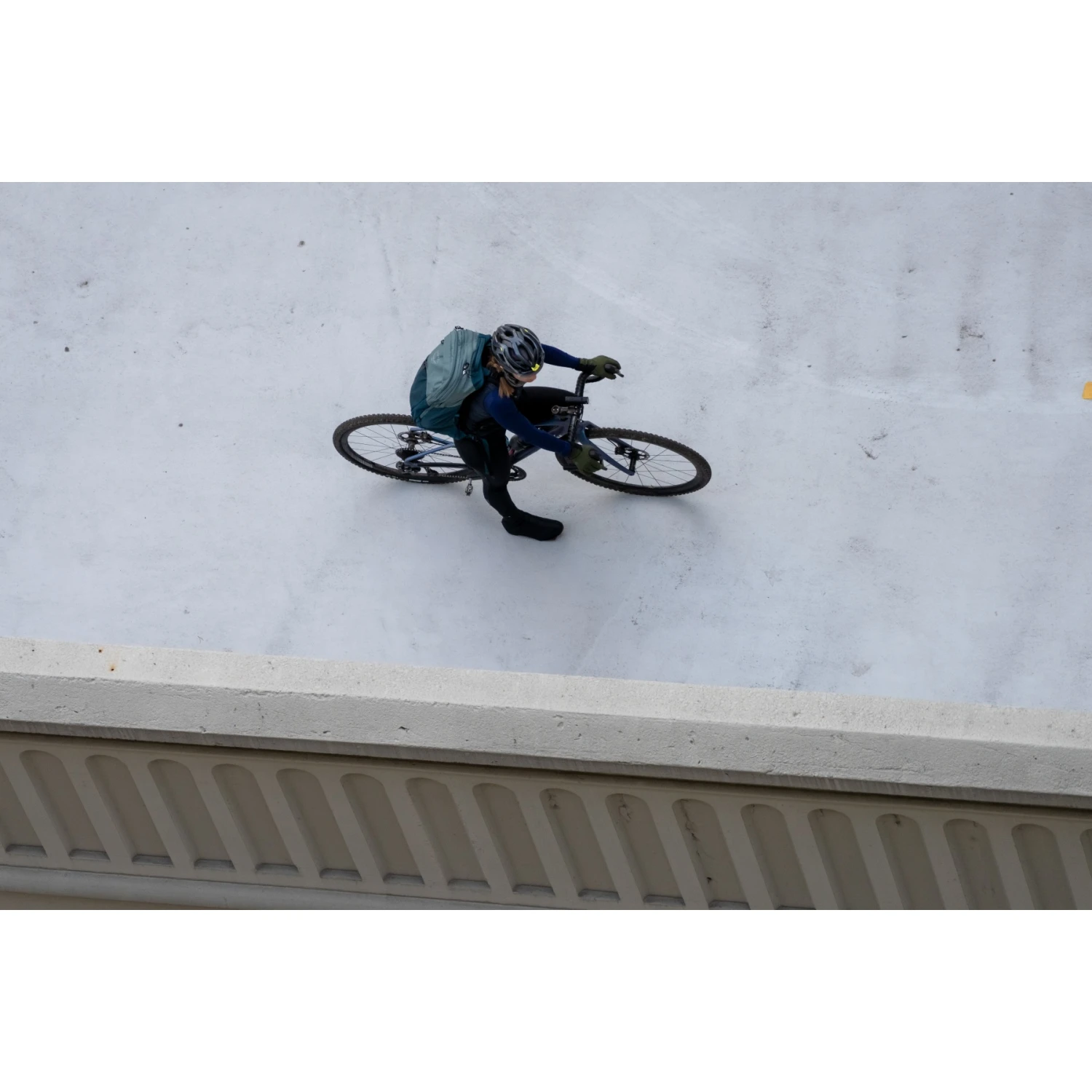 Osprey Radial 26+8 Backpack - Tan Concrete - Image 11