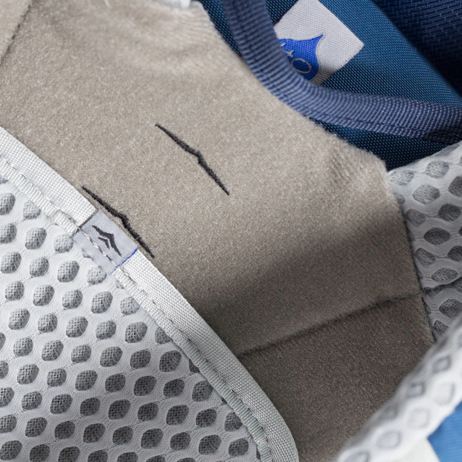 Osprey Stratos 26 Backpack - Smoke Grey - Image 8